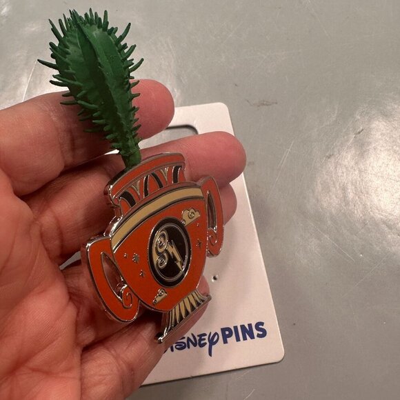 Disney Zeus Pottery Trading Pin Planter Hercules 2024 Terrarium Succulent Badge - Picture 3 of 7